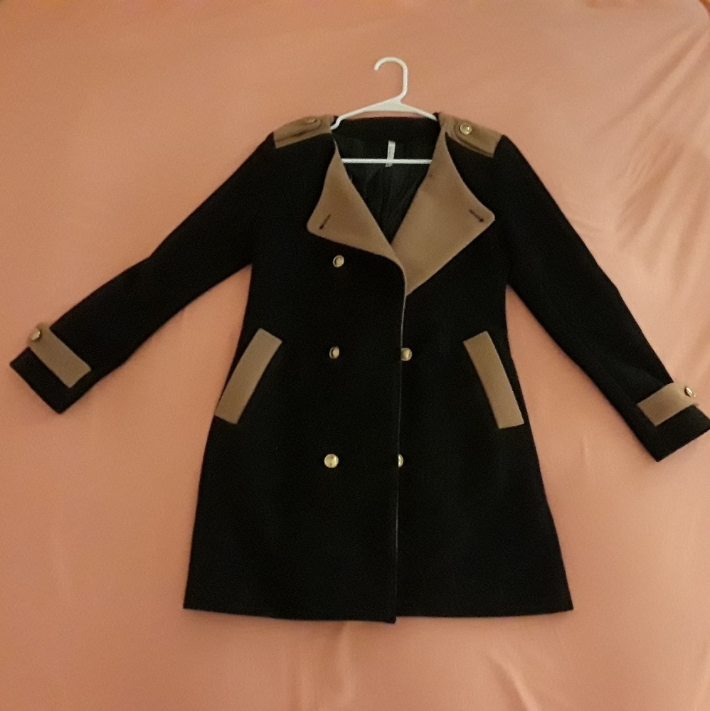 Lu & Si Two tone/slim fit/gold button accent coat
